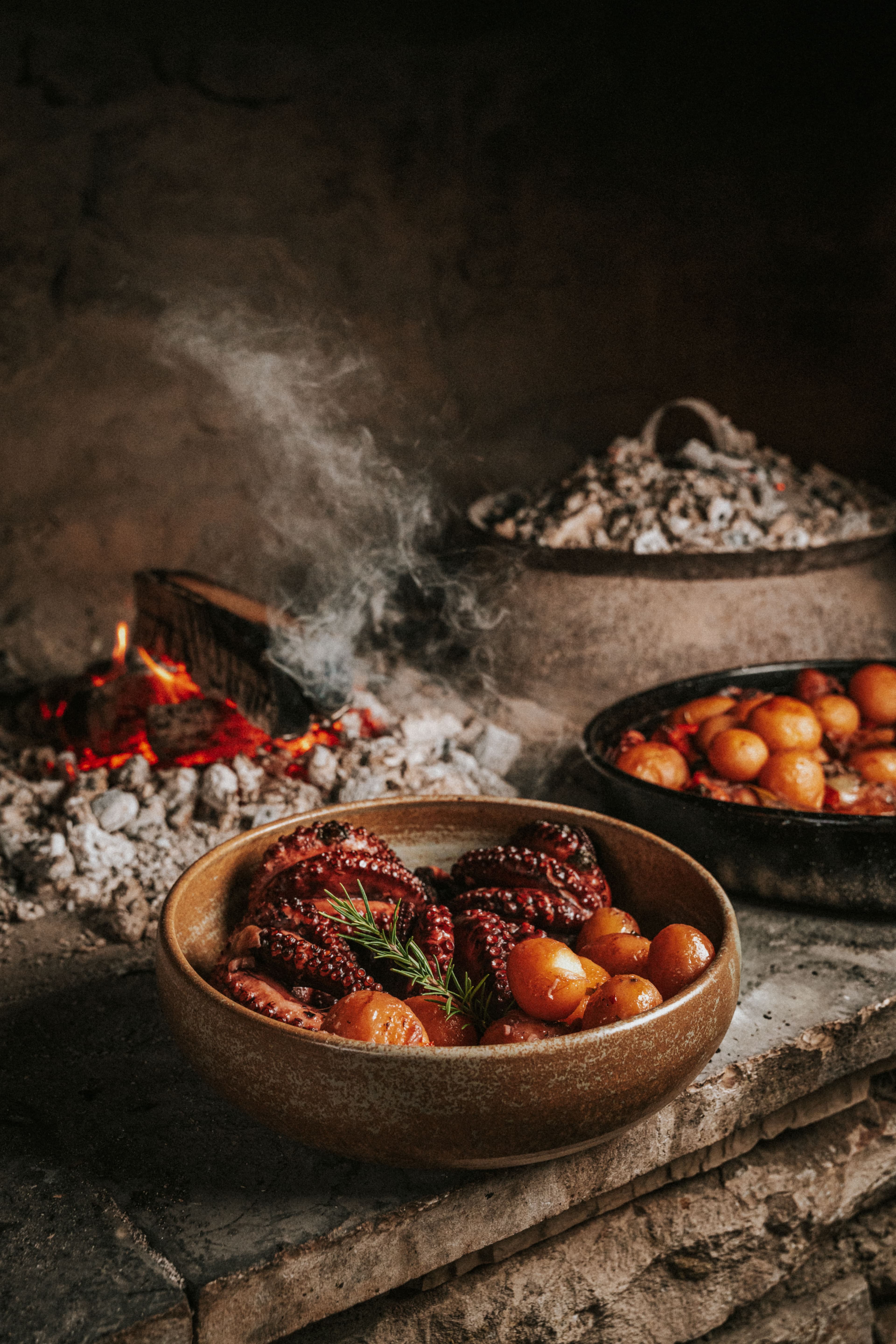 Peka cooking on open fire — Konoba Maha
